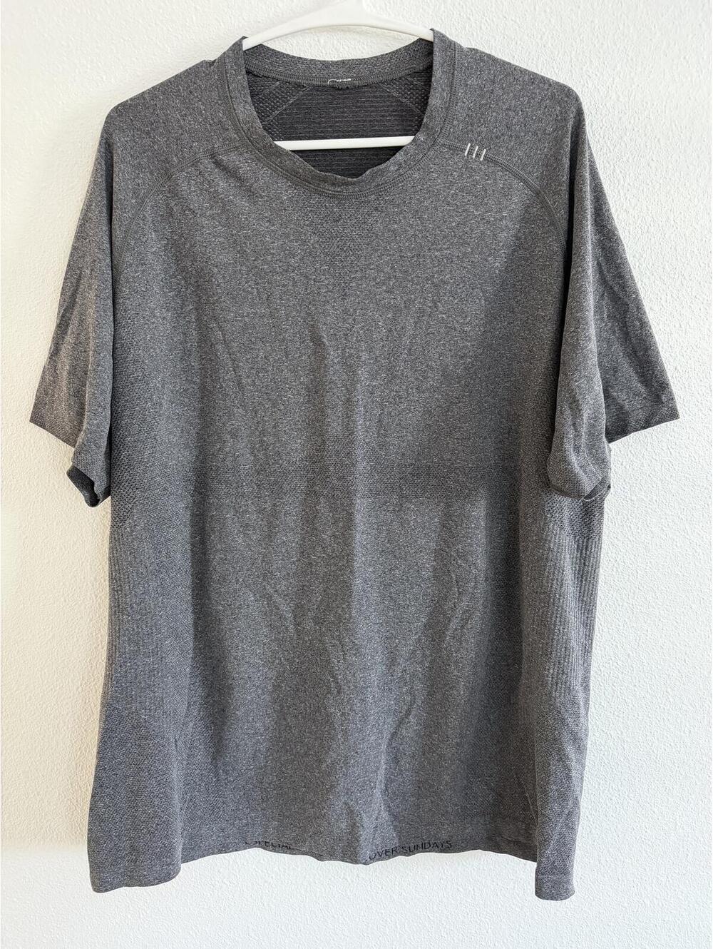 Lululemon Metal Vent Tech Gray Athletic Shirt Men's XL Activewear Athleisure